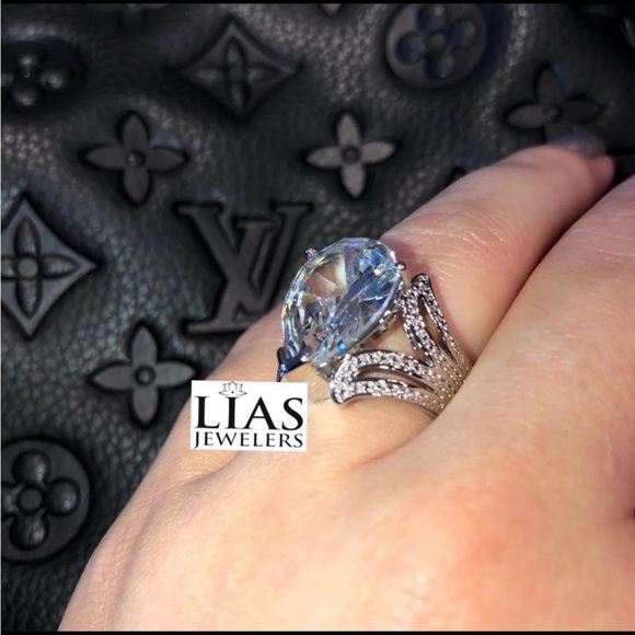 New 18k white gold engagement ring teardrop ring - Picture 2 of 3